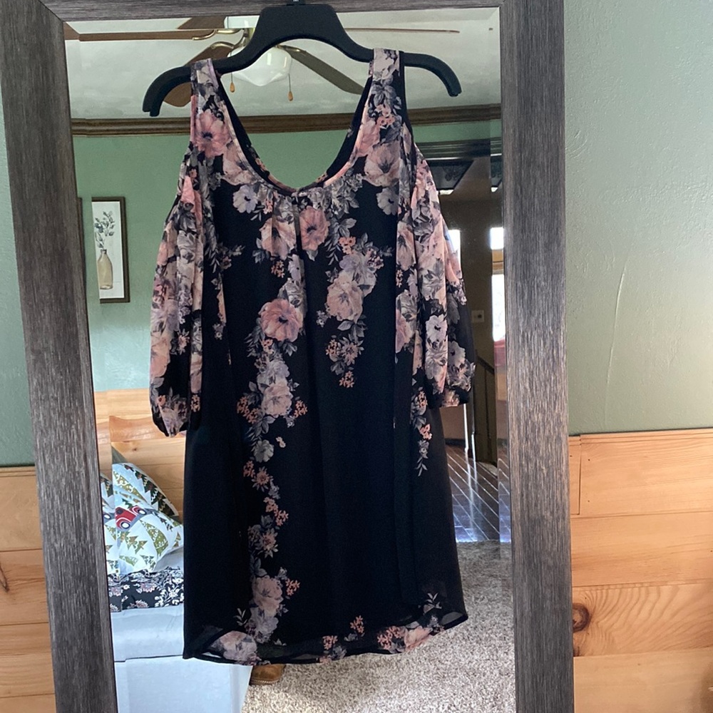 Small black flowered dress